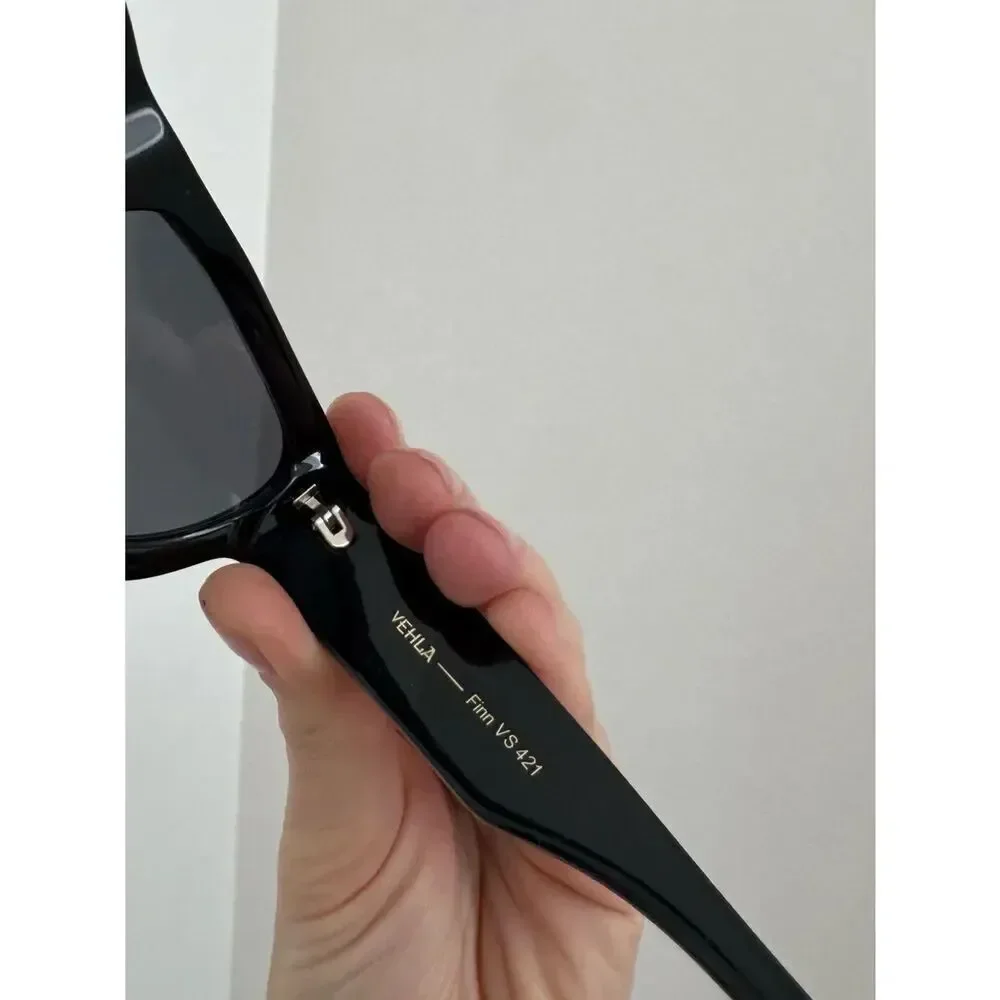 VEHLA Finn sunglasses in black smoke